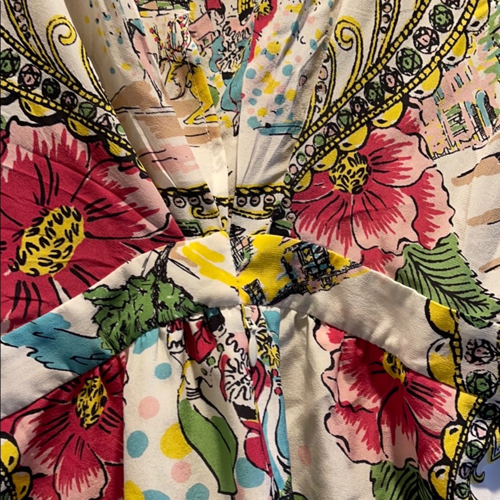 Silky Dress With Colorful Pattern - Picture 4 of 5
